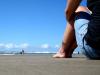 Clarissa Hermes: Em primeiro plano a fotografa, ao longe, meu irmão e minha cunhada que conheceu pela primeira vez o mar em Capão da Canoa