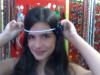 Julia Farina Dalpiazo experimentou o cordão com flor, uma das tendências do verão