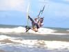 O esporte pode ser praticado em duas modalidades: o Free Style, onde o participante realiza os saltos com uma prancha sem bico e sem quilhas, e o kitewave, que lembra bastante o surfe tradicional. Neste último, presilhas são acopladas para dar mais estabilidade ao atleta