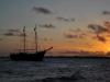 Laura Haddad: "Silhueta do barco Pérola Negra, no pôr-do-sol em São Lourenço do Sul"
