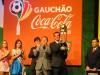 Leandro Damião recebeu os prêmios de melhor primeiro atacante e craque do Gauchão, além de goleador