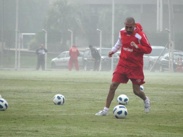 Oficial: Guiñazu assina renovação com o Inter até 2014 Diego Guichard / Oficial: Guiñazu assina renovação com o Inter até 2014 Diego Guichard /