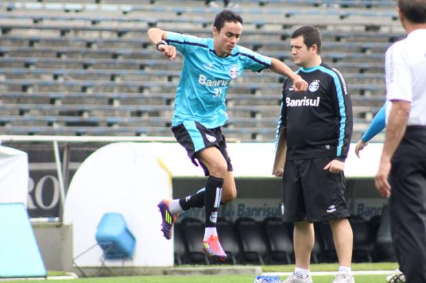 Exame aponta lesão e afasta Lúcio dos treinos por duas semanas Wesley Santos/Pressdigital/ Exame aponta lesão e afasta Lúcio dos treinos por duas semanas Wesley Santos/Pressdigital/