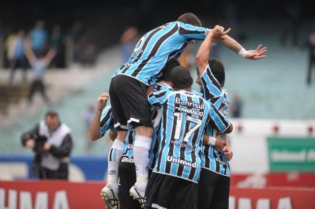 Superior, Grêmio vence Inter por 2 a 1 no Gre-Nal 388 e respira no Brasileirão Fernando Gomes/ Superior, Grêmio vence Inter por 2 a 1 no Gre-Nal 388 e respira no Brasileirão Fernando Gomes/