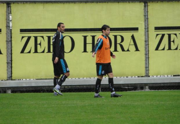 Miralles e Brandão se destacam em treino com muita chuva no Olímpico Tatiana Lopes/clicEsportes Miralles e Brandão se destacam em treino com muita chuva no Olímpico Tatiana Lopes/clicEsportes