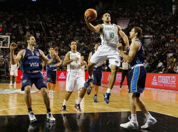 Brasil supera a Argentina na Copa América de basquete Martin Mejia, AP / Brasil supera a Argentina na Copa América de basquete Martin Mejia, AP /