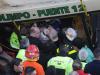 Bombeiros resgataram passageiros que estavam no ônibus, no trem e na estação, incluindo um bebê de dois anos  