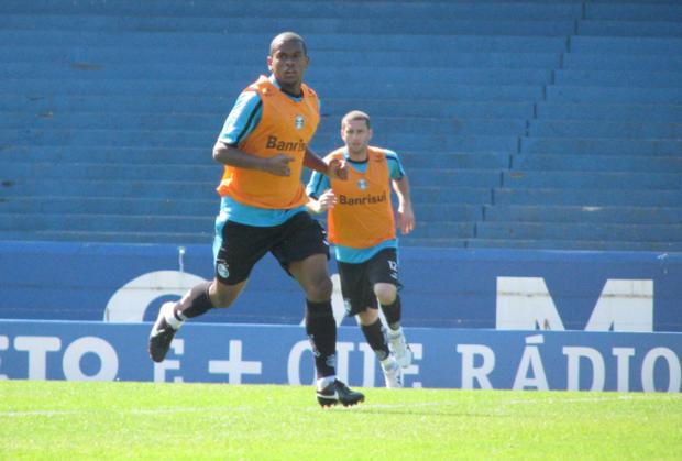Fernando destaca motivação para o Gre-Nal: "Pelo nosso caráter e pela torcida" Tatiana Lopes /