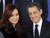 A presidente da Argentina, Critina Kirchner, é recepcionada pelo colega francês Nicolas Sarkozy em Cannes