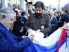 O presidente uruguaio deu autógrafos e acenou para o público nos arredores ao se dirigir para a Assembleia