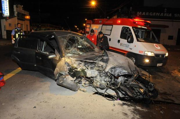 Homem fica ferido após colidir contra poste em Porto Alegre Genaro Joner/Agencia RBS Homem fica ferido após colidir contra poste em Porto Alegre Genaro Joner/Agencia RBS