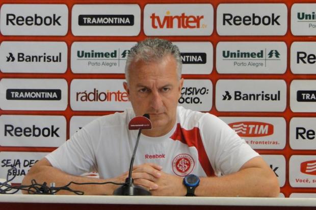 Dorival quer explorar poder de penetração de Tinga contra o Cruzeiro Juliano Schüler/zhEsportes