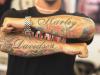 Alguns chegam a tatuar o HD ou outras imagens da adoração na própria pele