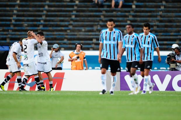 Gr&ecirc;mio joga mal e &eacute; derrotado pelo Cear&aacute; no Est&aacute;dio Ol&iacute;mpico Mauro Vieira/