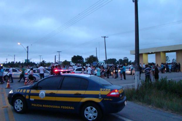 PRF termina com rachas de motos entre as BR 448 e BR 290, em Porto Alegre