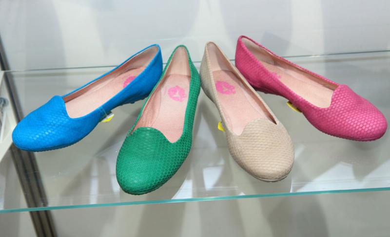Sapatilhas tipo slippers fazem uma releitura das famosas alpargatas:imagem 2
