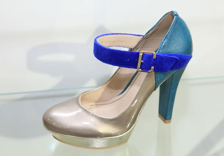 O modelo tipo boneca traz as cores da estação, verde e azul:imagem 7