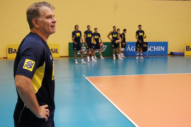 Bernardinho e Fernanda Venturini sofrem acidente de carro Alexandre Arruda/CBV, Divulgação /