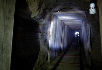 EUA: descoberta de túnel para transporte de drogas permitiu apreensão de 32 toneladas de maconha Alex Cossio/AP