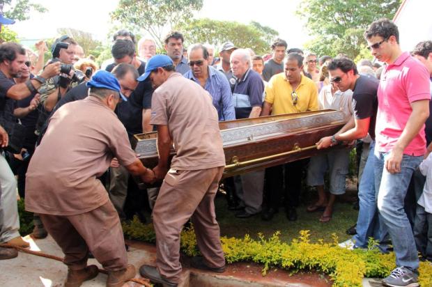 Corpo de Sócrates é sepultado em cemitério de Ribeirão Preto, no interior de SP Luis Cleber/Agência Estado