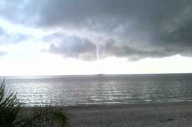 Tornado e trombas d'água são registrados no Estado Fábio Raphaelli, Arquivo pessoal/ Tornado e trombas d'água são registrados no Estado Fábio Raphaelli, Arquivo pessoal/