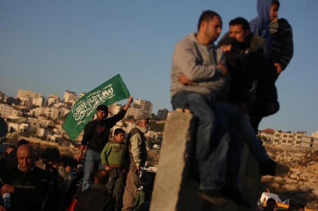 Israel liberta 550 presos palestinos em troca de soldado Shalit Abbas Momani/AFP