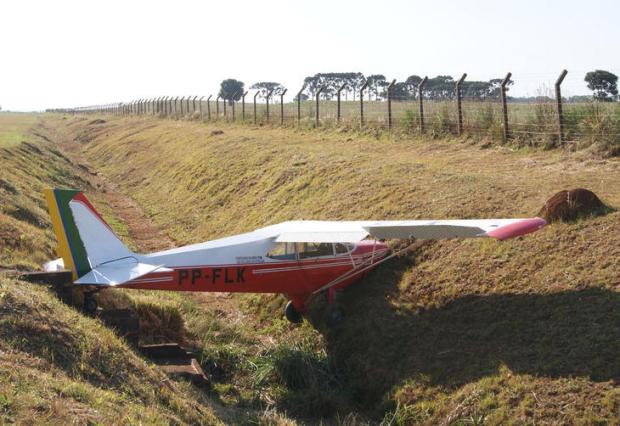 [Brasil] Avião pilotado por aluno bate em barranco em Erechim, RS 12722626