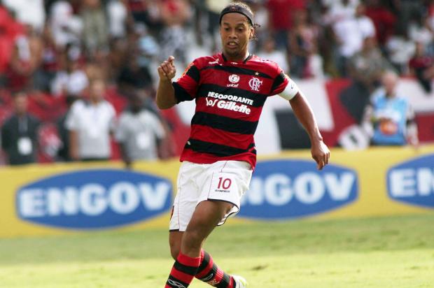 Luxemburgo teria pedido saída de Ronaldinho após flagrar craque com mulher Maurício Val/Vipcomm, Divulgação / Luxemburgo teria pedido saída de Ronaldinho após flagrar craque com mulher Maurício Val/Vipcomm, Divulgação /