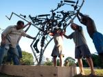 Artemosfera - Obra com peças de veículos é instalada na Capital
