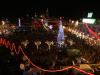 Público reunido na Praça da Manjedoura, em Belém, aguarda o início das celebrações do Natal