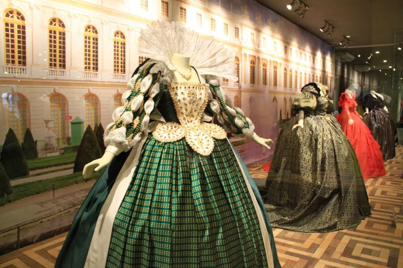 Réplicas de vestidos de rainhas francesas da dinastia Bourbon:imagem 4