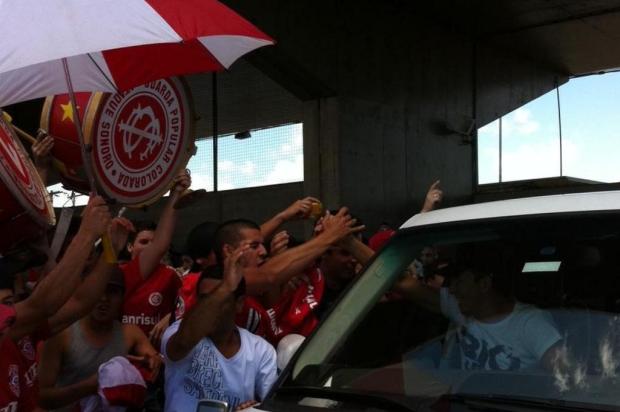 Nos braços da torcida, Dagoberto chega à Capital com festa no Salgado Filho Isadora Neumann/AgênciaRBS