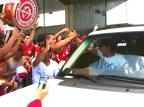 Nos braços da torcida, Dagoberto chega à Capital com festa no Salgado Filho Isadora Neumann, Agência RBS/ Nos braços da torcida, Dagoberto chega à Capital com festa no Salgado Filho Isadora Neumann, Agência RBS/