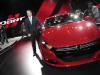 O presidente e CEO da marca Dodge, Reid Bigland, exibe o Dodge Dart 2013 em Detroit