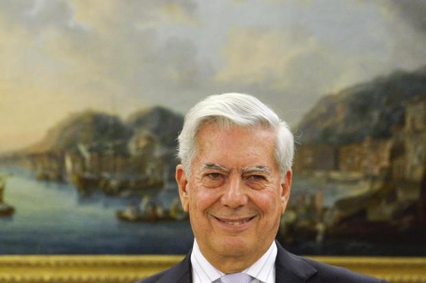Vargas Llosa doará sua biblioteca pessoal para sua cidade natal javier soriano/AFP