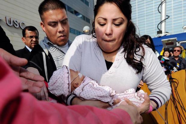 Bebê que nasceu pesando apenas 270 gramas deixa hospital em Los Angeles Kevork Djansezian,AFP/GETTY IMAGES NORTH AMERICA