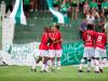 Jogadores comemoram o primeiro gol