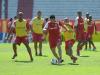 Guiñauz e Dátolo em disputa de bola