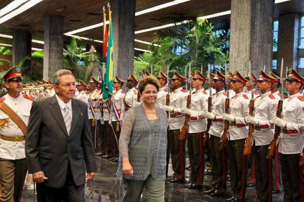 Dilma evita discutir direitos humanos em Cuba e diz que Brasil tem "telhado de vidro" Roberto Stuckert Filho/Presidência da República