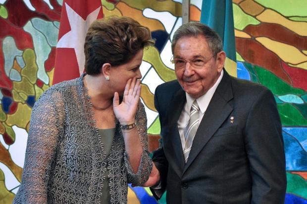 Em Cuba, Dilma visita obra de infraestrutura que tem financiamento e apoio técnico do Brasil Adalberto Roque/AFP