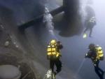 Buscas submersas no Costa Concórdia