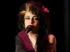 Quadro pintado com sangue de Amy Winehouse será leiloado Steven Governo/ap Quadro pintado com sangue de Amy Winehouse será leiloado Steven Governo/ap