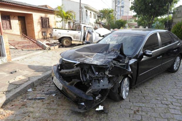 Sem autorização, funcionário de lavagem dirige carro e causa acidente na zona leste da Capital Ronaldo Bernardi/Agencia RBS