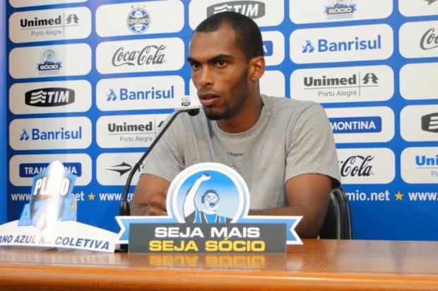 Naldo pede atenção na bola aérea para evitar surpresas contra o São Luiz Adriano de Carvalho/Agência RBS Naldo pede atenção na bola aérea para evitar surpresas contra o São Luiz Adriano de Carvalho/Agência RBS