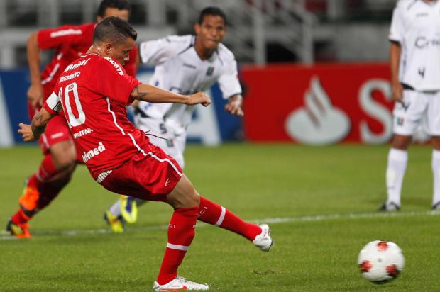 Em nota, Fox Sports anuncia que jogo do Inter não será transmitido no FX e Speed Ricardo Mazalan/AP/