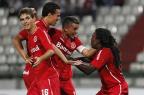 Com Tinga no meio e Elton improvisado na lateral, Inter pega o Juan Aurich no Beira-Rio (Ricardo Mazalan/AP)