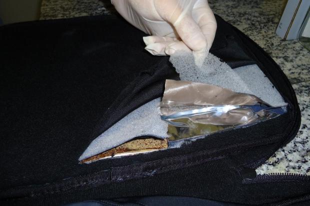 Estrangeiro é flagrado com quase sete quilos de cocaína no Aeroporto Salgado Filho Polícia Federal/RS/Divulgação Estrangeiro é flagrado com quase sete quilos de cocaína no Aeroporto Salgado Filho Polícia Federal/RS/Divulgação