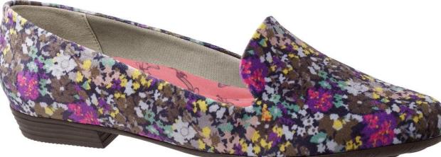 Cheios de estilo e confortáveis, slippers são tendência para os pés no inverno Piccadilly/Divulgação Cheios de estilo e confortáveis, slippers são tendência para os pés no inverno Piccadilly/Divulgação