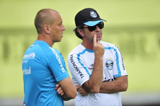 Principal dúvida de Caio Júnior para o Gre-Nal está no meio-campo do Grêmio Diego Vara/Agencia RBS Principal dúvida de Caio Júnior para o Gre-Nal está no meio-campo do Grêmio Diego Vara/Agencia RBS