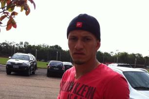 Lateral Nei passa por cirurgia no joelho e desfalca o Inter Diego Guichard/ClicEsportes